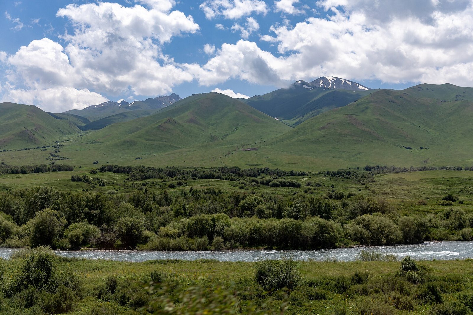 The valley below the Kök-Art Pass