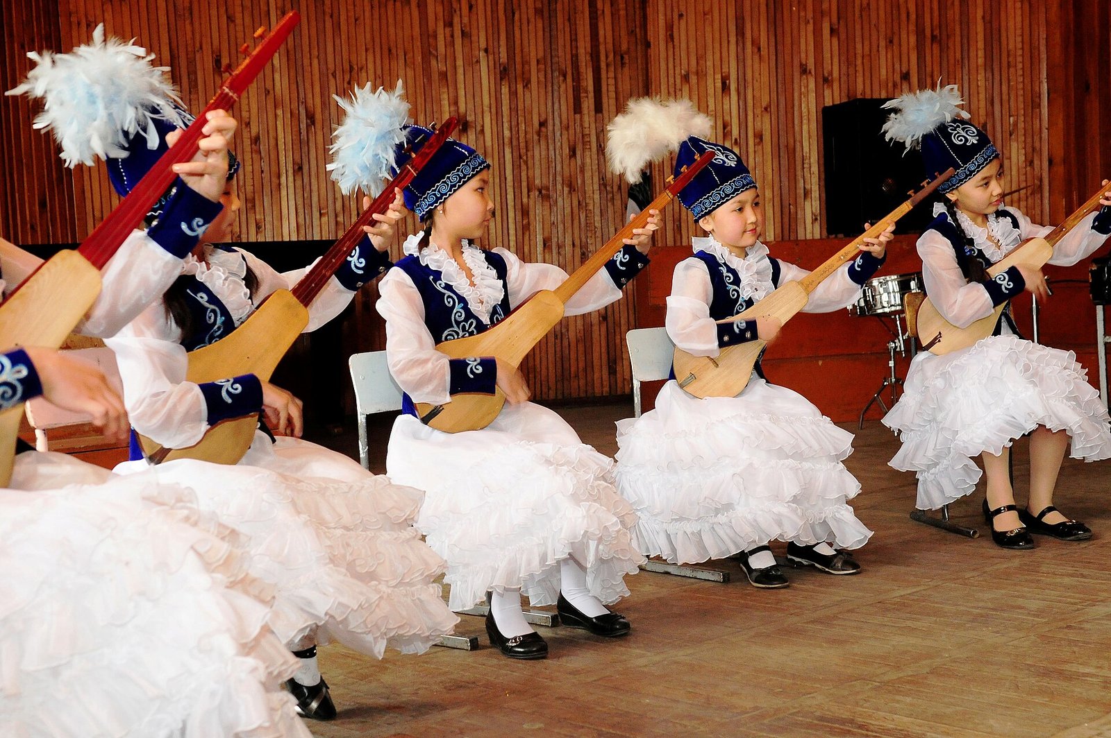 Young komuz players at a concert