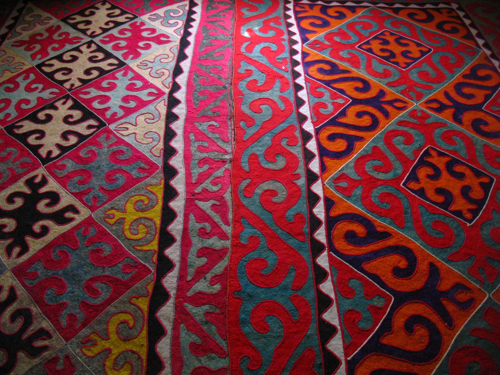 A shyrdaq on the floor of a Kyrgyz home in Kyzyl-Jar, Aqsy, Jalalabat.